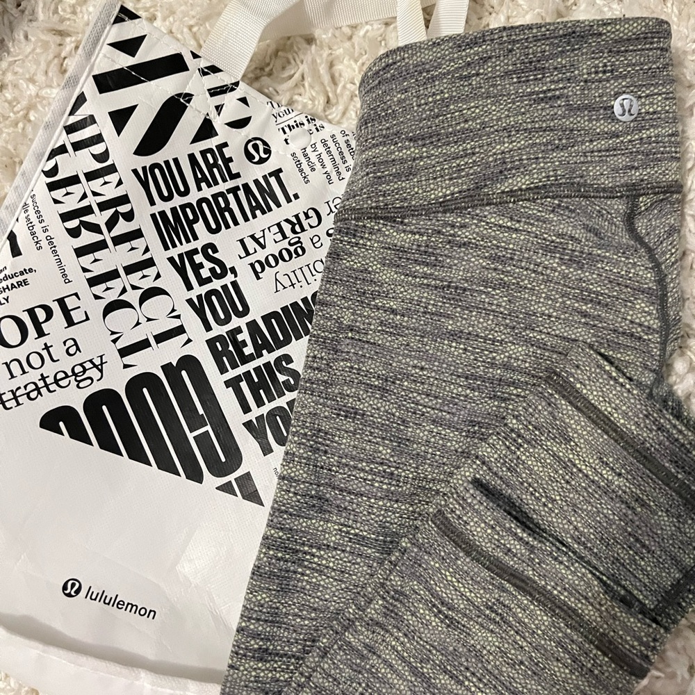 Lululemon women ALIGN crop legging size 4